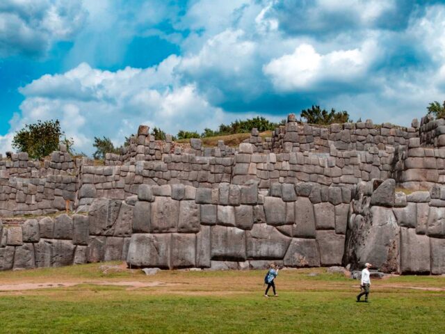 Guided Tour in Sacsayhuaman in Cusco
