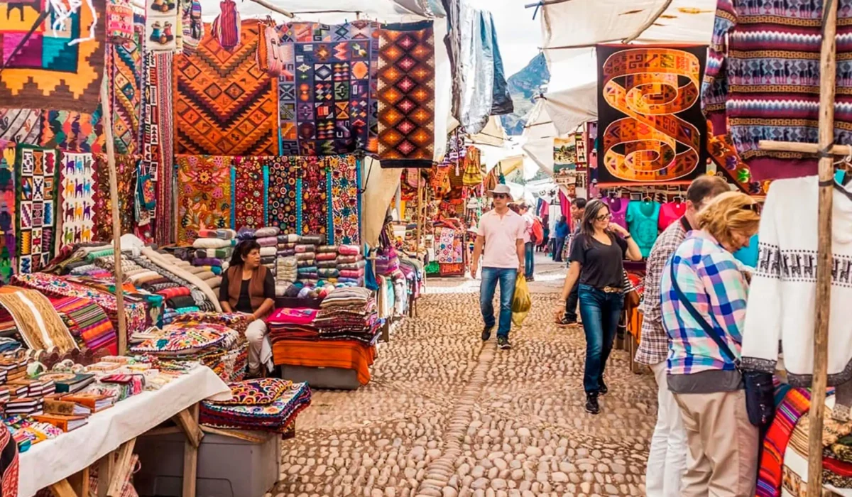 Traditional-Pisac-Market