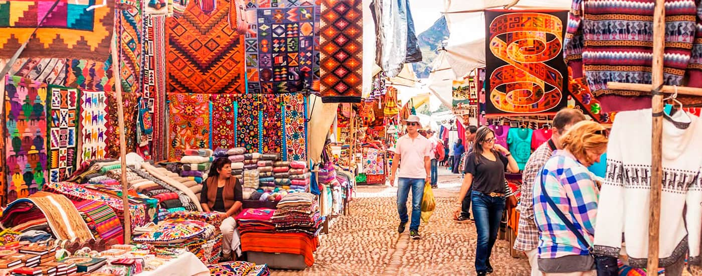 pisac market in peru
