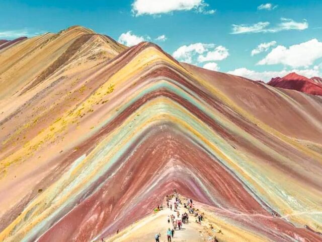 Altitude Sickness at Rainbow Mountain in Perú