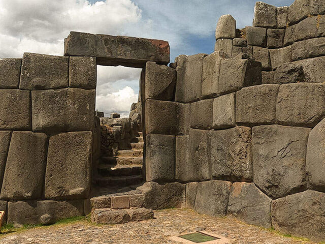 How to Get to Sacsayhuaman from Cusco: The Enigmatic Inca Ruins of Peru