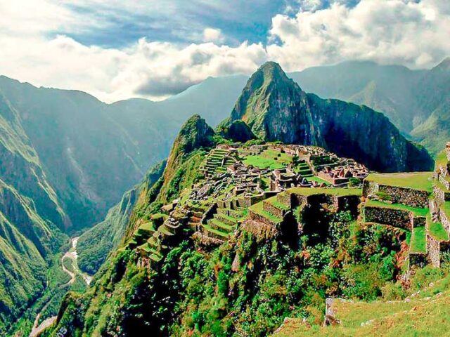 Best Ways to Travel to Machu Picchu: The Ultimate Guide